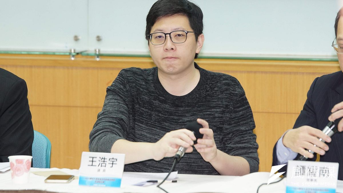 對於部分民眾批評發振興券不如直接發現金,桃園市議員王浩宇(見圖)反嗆「有意見的朋友,可以不要領。」(資料照,盧逸峰攝) 對於部分民眾批評發振興券不如直接發現金,桃園市議員王浩宇(見圖)反嗆「有意見的朋友,可以不要領。」(資料照,盧逸峰攝)