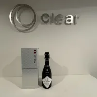SAKE HUNDREDが銀座でインバウンド戦略を本格始動、初の300mlボトルと桜のペアリングで世界の富裕層を魅了する。(写真/黃信維撮影) SAKE HUNDREDが銀座でインバウンド戦略を本格始動、初の300mlボトルと桜のペアリングで世界の富裕層を魅了する。(写真/黃信維撮影)