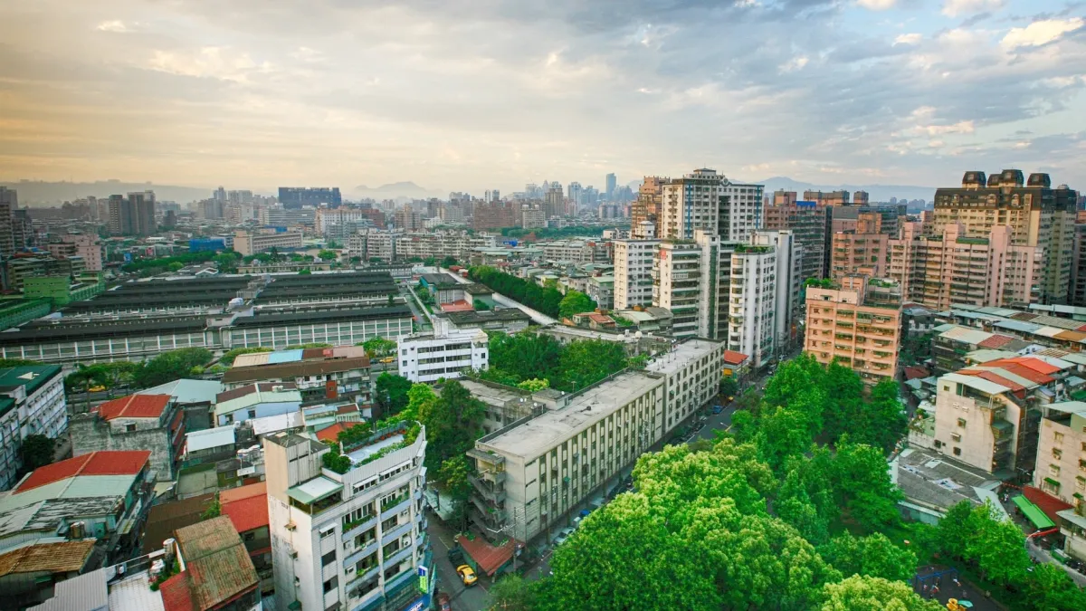 台灣金聯資本逾百億,因不受《銀行法》5%投資上限、建築融資30%上限限制,在參與都更上更為「彈性」。(資料照,取自pixabay)