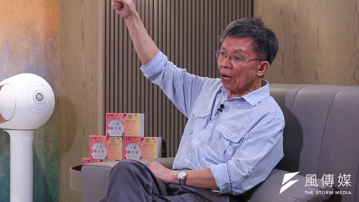 前立委沈富雄16日出席黃暐瀚「下班瀚你聊」政論節目,直指鴻海創辦人郭台銘已經玩完了。(顏麟宇攝) 前立委沈富雄16日出席黃暐瀚「下班瀚你聊」政論節目,直指鴻海創辦人郭台銘已經玩完了。(顏麟宇攝)