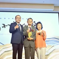 表揚第9屆新北文化獎得主,侯友宜:文化傳承與創新並進。(圖/新北新聞局提供) 表揚第9屆新北文化獎得主,侯友宜:文化傳承與創新並進。(圖/新北新聞局提供)