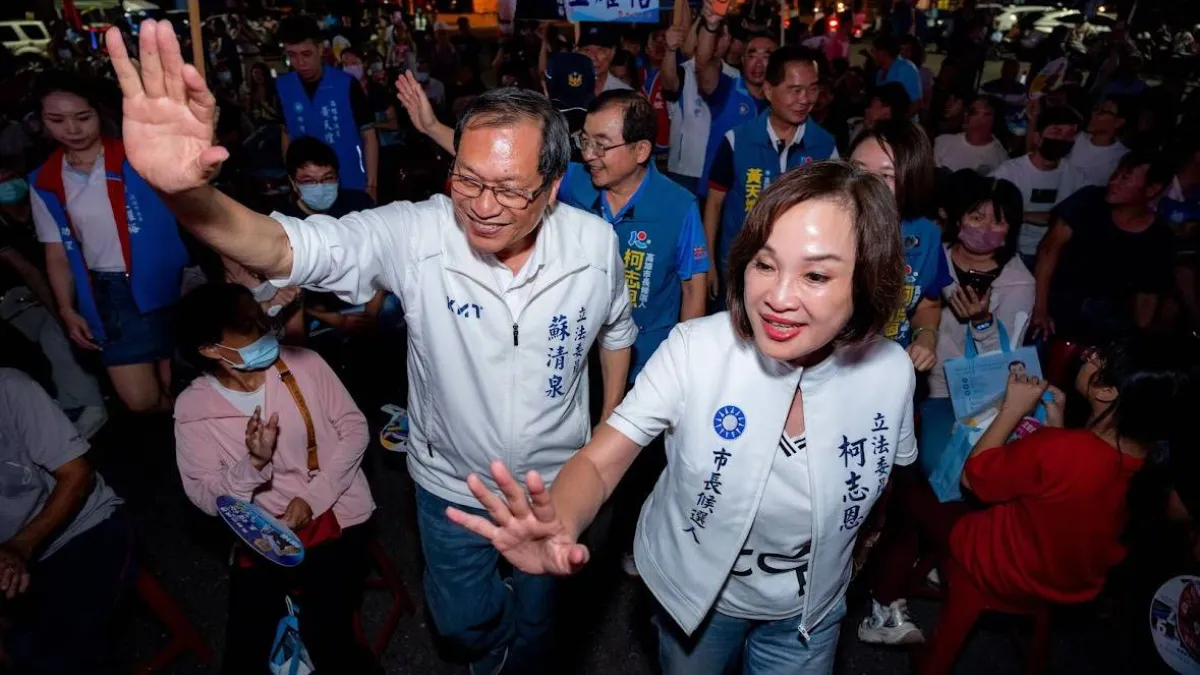 高雄市長候選人柯志恩重啟「廟口開講」,邀請國民黨屏東縣長候選人、立法委員蘇清泉站台。(圖/柯志恩競總提供)