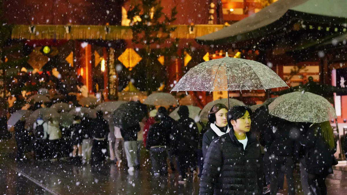 政府は1月7日、育成就労と特定技能を合わせた今後5年間の外国人材受入れ見込数を、計123万人とする方針を提示した 。(写真/AP通信提供)