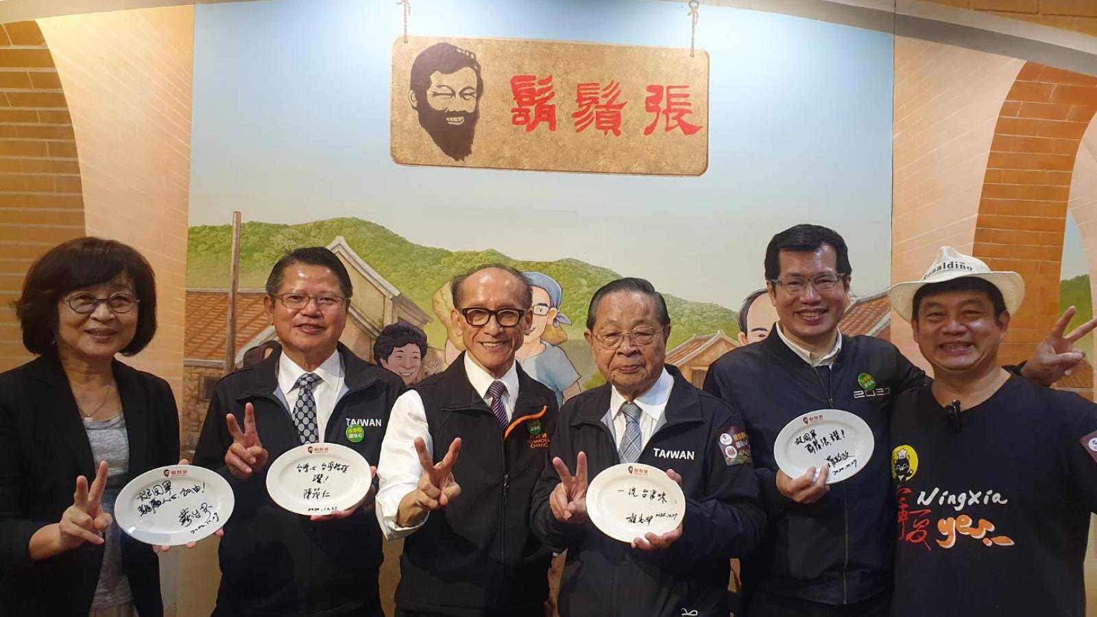 青鳥出征誤傷友軍?郭正亮曝鬍鬚張董座「長年挺綠」:阿扁曾欽點為車隊休息站
