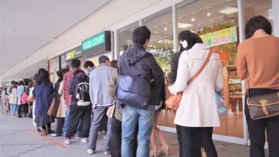 為何台灣人樣樣都要「吃到飽、高CP」,是因為貪心嗎?她道出更深層的見解...(圖/取自youtube)