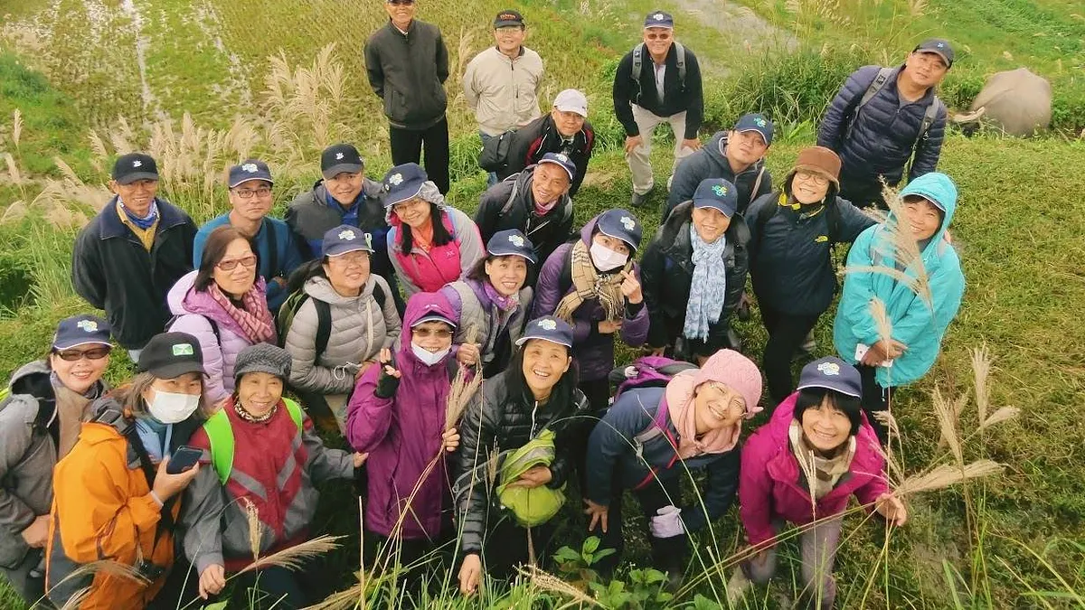 人禾環境倫理發展基金會也辦理多場水梯田相關的生態觀察及體驗課程,如山村節奏做田人、和禾水梯田採花賊、水路追蹤師等活動。(圖/新北市政府農業局提供) 人禾環境倫理發展基金會也辦理多場水梯田相關的生態觀察及體驗課程,如山村節奏做田人、和禾水梯田採花賊、水路追蹤師等活動。(圖/新北市政府農業局提供)