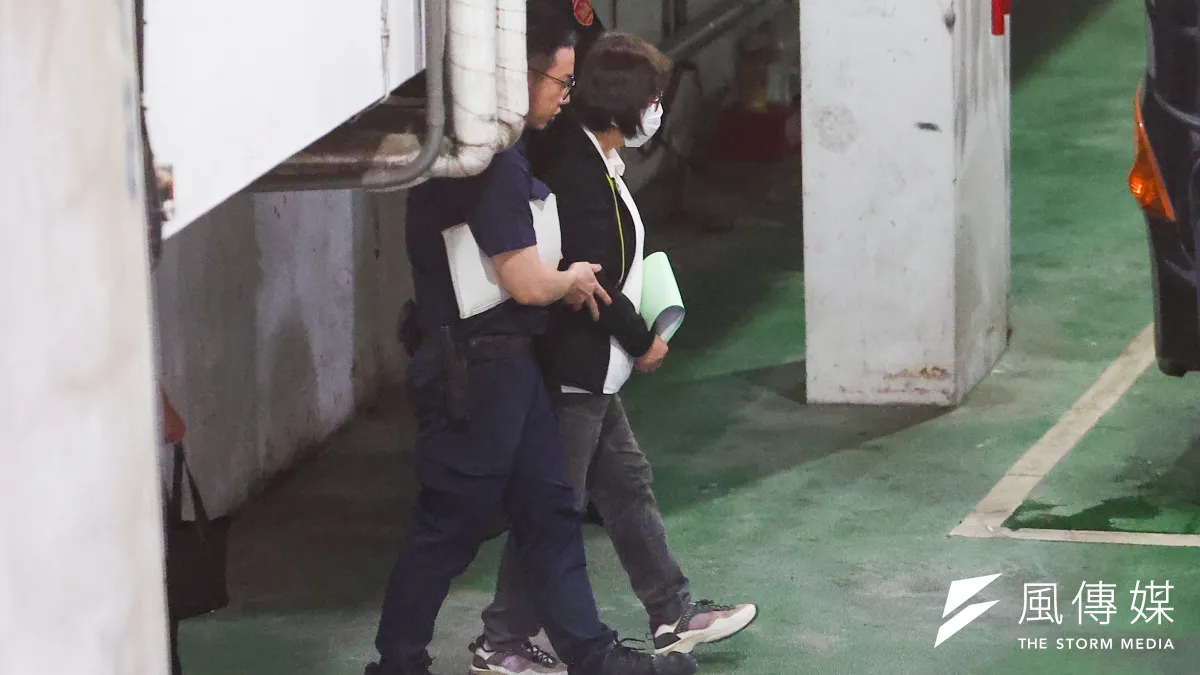 筆者認為,黃呂錦茹案引發政治對決與司法中立性質疑,但若僅倚賴街頭遊行,難以撼動掌握公權力的執政方。圖為國民黨台北市黨部主委黃呂錦茹25日遭羈押禁見。(顏麟宇攝)