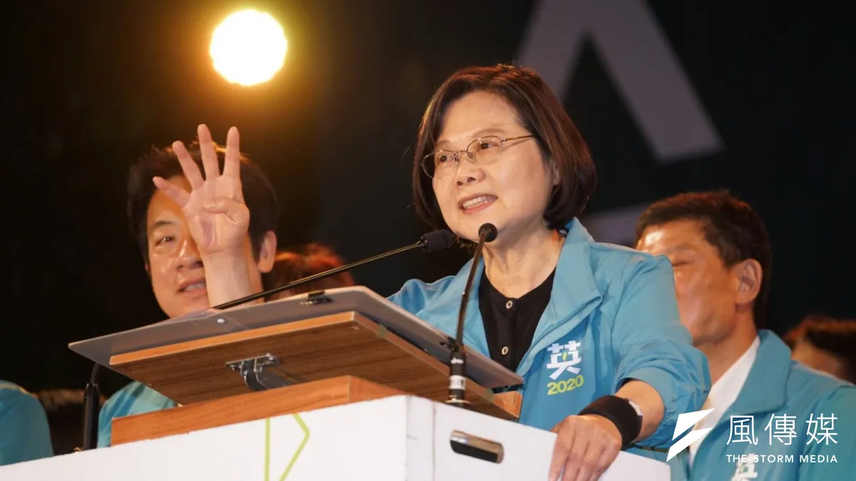 民進黨立委余天再拚新北三重立委連任,總統蔡英文26日晚間強力替他催票。(盧逸峰攝)