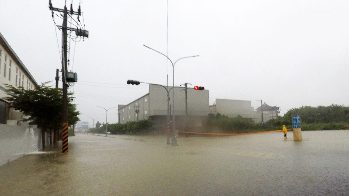 台南學甲工業區淹水情況嚴重。(取自台南諸事會社) 台南學甲工業區淹水情況嚴重。(取自台南諸事會社)