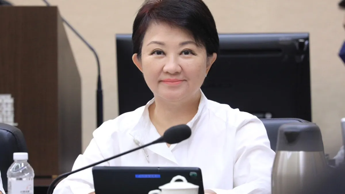 行政院會由教育部陳報,全面推行免學費政策,台中市長盧秀燕出席院會時表示,中市府將全力支持。(圖/台中市政府)