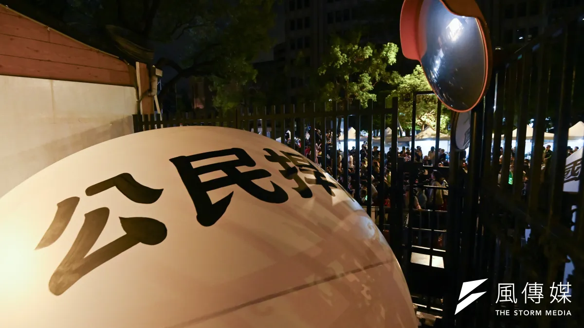 國會改革法案三讀通過,引爆民眾在立法院周邊發動「青鳥行動」抗議。(陳昱凱攝)