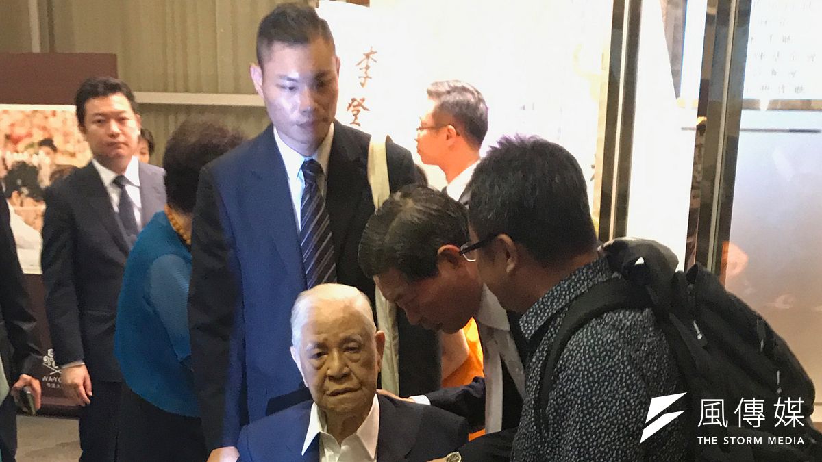 李登輝基金會9日舉行募款餐會,李登輝前總統親自出席,並稱讚新任閣揆賴清德,「醫生的時代」來臨了。(顏振凱攝) 李登輝基金會9日舉行募款餐會,李登輝前總統親自出席,並稱讚新任閣揆賴清德,「醫生的時代」來臨了。(顏振凱攝)