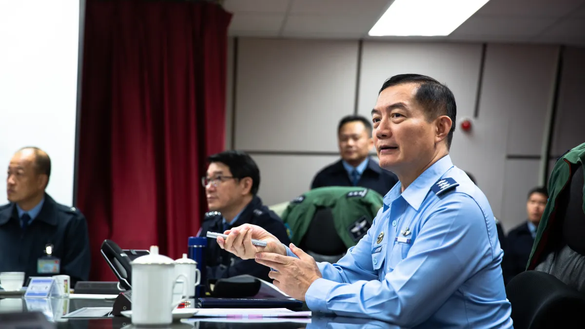 國軍19日舉行全島聯合防空演習「聯翔操演」,參謀總長沈一鳴上將前往台北空軍作戰指揮部視導。(國防部提供)