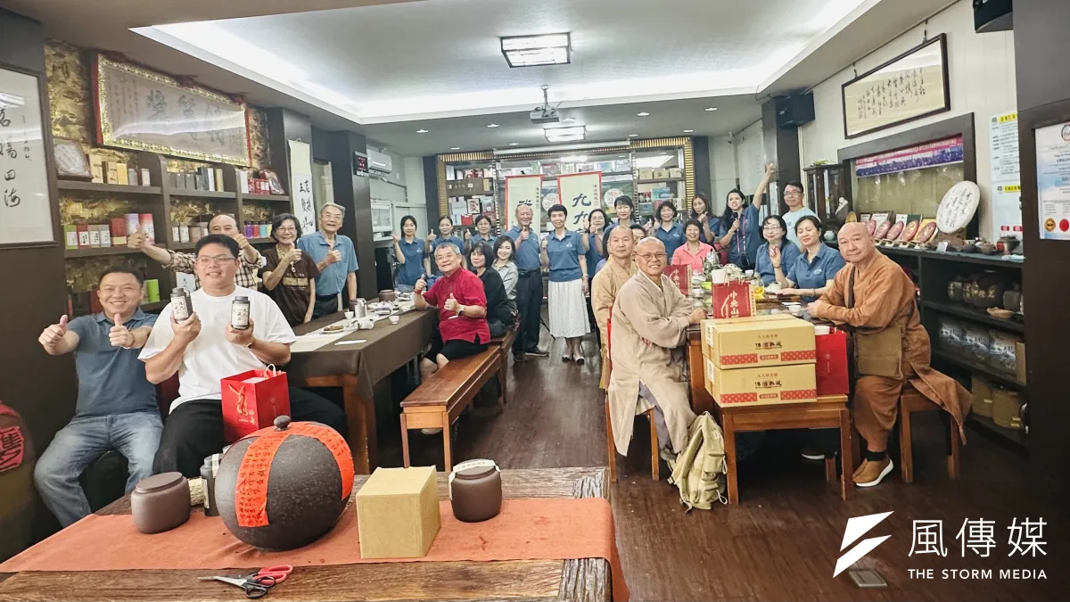 南投縣著名的茗揚四海茶莊在每年的九月九日舉辦「九九藏茶節活動」,邀請茶友體驗典藏好茶的趣味。(圖/王秀禾攝)