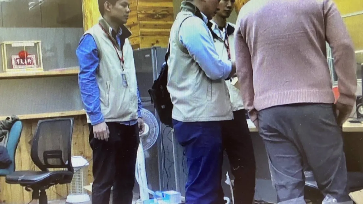 法務部調查局日前查獲,有直播平台在網路上兜售號稱有3層防護具醫療等級的醫用口罩,調查局已約談相關人員到案。(調查局提供)