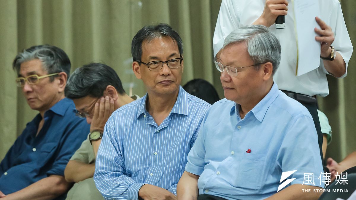 前大法官林子儀針對3月6日舉行的司改國是會議提出建議,圖為林子儀(左)去年出席思沙龍「 夾在意識形態中,司法改革怎麼走?」座談,圖右為前司法院副院長蘇永欽。(資料照,顏麟宇攝) 前大法官林子儀針對3月6日舉行的司改國是會議提出建議,圖為林子儀(左)去年出席思沙龍「 夾在意識形態中,司法改革怎麼走?」座談,圖右為前司法院副院長蘇永欽。(資料照,顏麟宇攝)