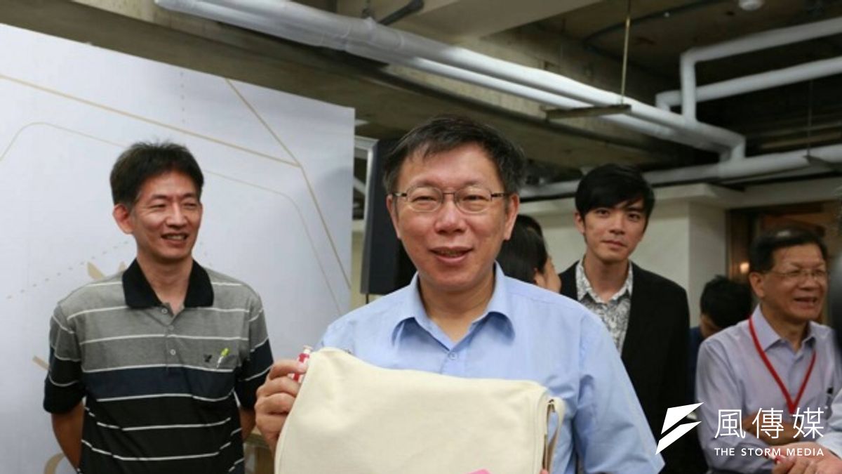 柯忍不住動氣,「哪有什麼偽造文書?(媽的)奇怪,內帳是我們自己內部管理,我有需要對社會負責?有需要被檢察官檢查嘛?」(顏振凱攝) 柯忍不住動氣,「哪有什麼偽造文書?(媽的)奇怪,內帳是我們自己內部管理,我有需要對社會負責?有需要被檢察官檢查嘛?」(顏振凱攝)