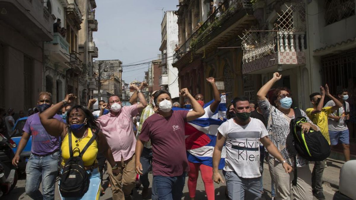 古巴首都哈瓦那的民眾上街抗議。(美聯社) 古巴首都哈瓦那的民眾上街抗議。(美聯社)