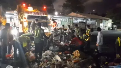 掃地機器人的鋰電池未取,致資源回收車冒出大量濃煙 。(圖/高市環保局提供)