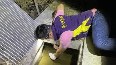 彰化縣環保局暗夜出擊,查獲6家畜牧業蓄意繞流排放未經處理的畜牧廢水,嚴重污染周遭水體環境。(圖/彰化縣政府提供)