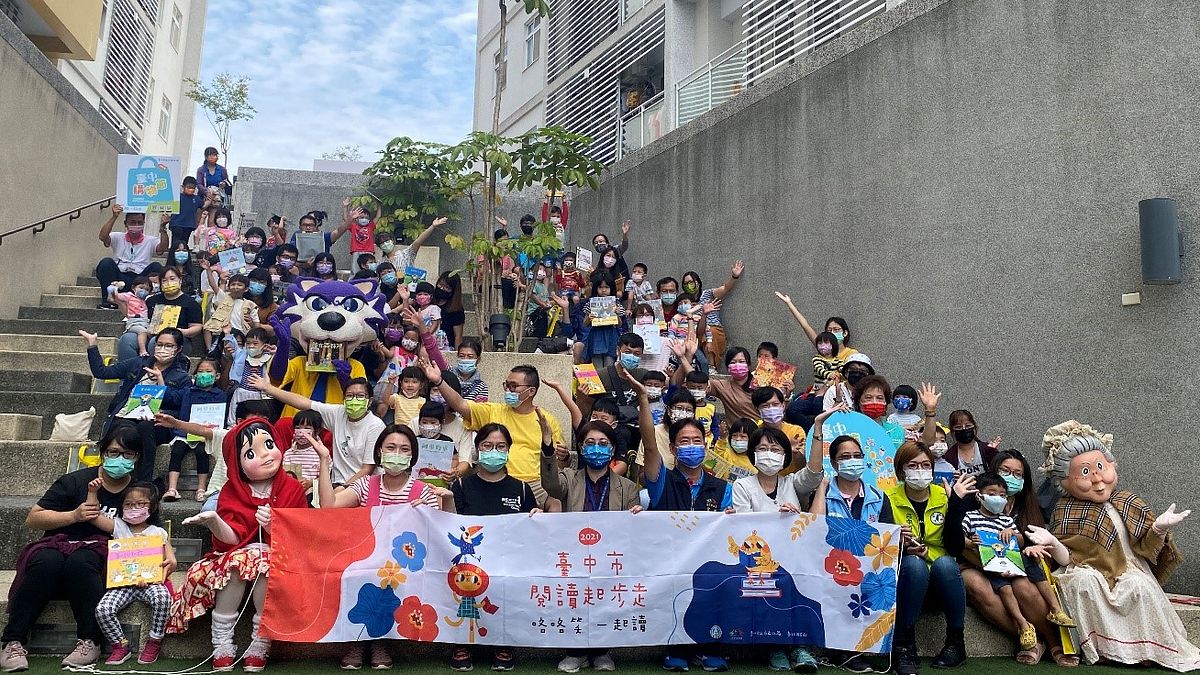 台中市政府文化局推「閱讀起步走」系列活動,今年首度走入好宅,陸續在里光正段、太平育賢段、豐原安康段等三處推動親子共讀。(圖/台中市政府) 台中市政府文化局推「閱讀起步走」系列活動,今年首度走入好宅,陸續在里光正段、太平育賢段、豐原安康段等三處推動親子共讀。(圖/台中市政府)