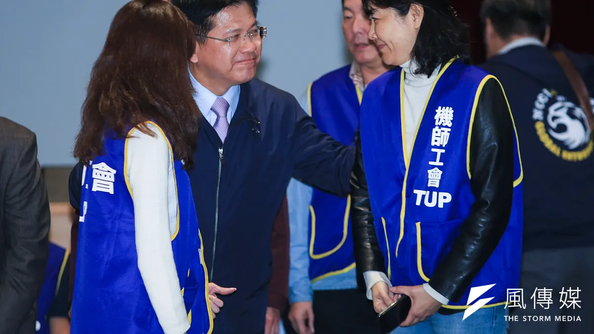 交通部長林佳龍出席華航勞資協商會後記者會。(簡必丞攝) 交通部長林佳龍出席華航勞資協商會後記者會。(簡必丞攝)