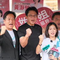 黃國昌(中)批評徐欣瑩,如果還要繼續公然說謊,只會讓她來越難堪。(資料照,劉偉宏攝) 黃國昌(中)批評徐欣瑩,如果還要繼續公然說謊,只會讓她來越難堪。(資料照,劉偉宏攝)