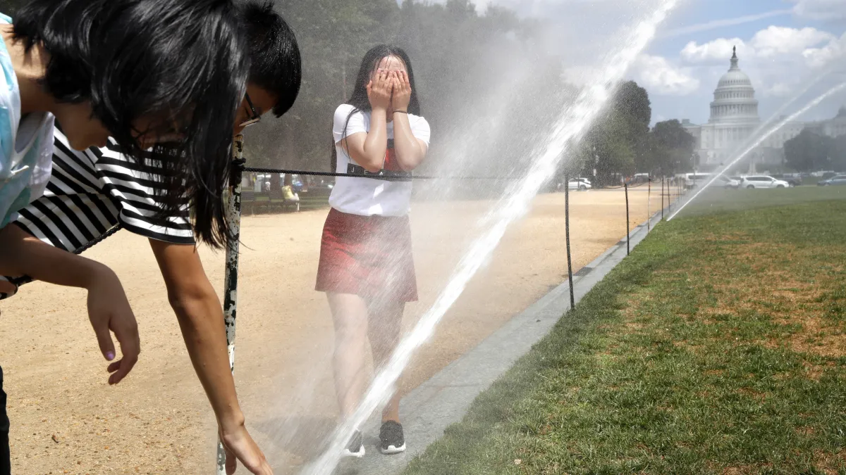 中國年輕世代出國留學蔚然成風,但是真的能為中國社會帶來多少改變?(AP)