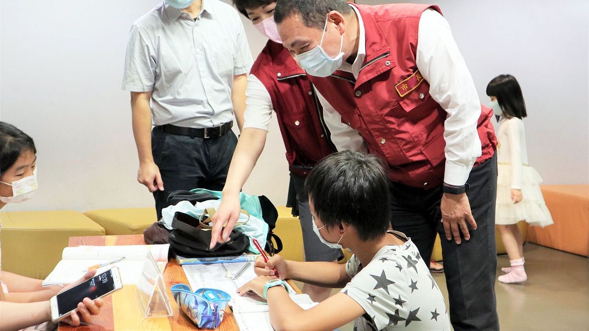 市長侯友宜強調,新北圖書館不只是閱讀、借書及自修的地方,同時也是終身學習、接觸新知、體驗科技的場所,還具有社會關懷、照顧弱勢的功能,不僅人性化,服務也貼心多元。(圖/新北市立圖書館提供) 市長侯友宜強調,新北圖書館不只是閱讀、借書及自修的地方,同時也是終身學習、接觸新知、體驗科技的場所,還具有社會關懷、照顧弱勢的功能,不僅人性化,服務也貼心多元。(圖/新北市立圖書館提供)