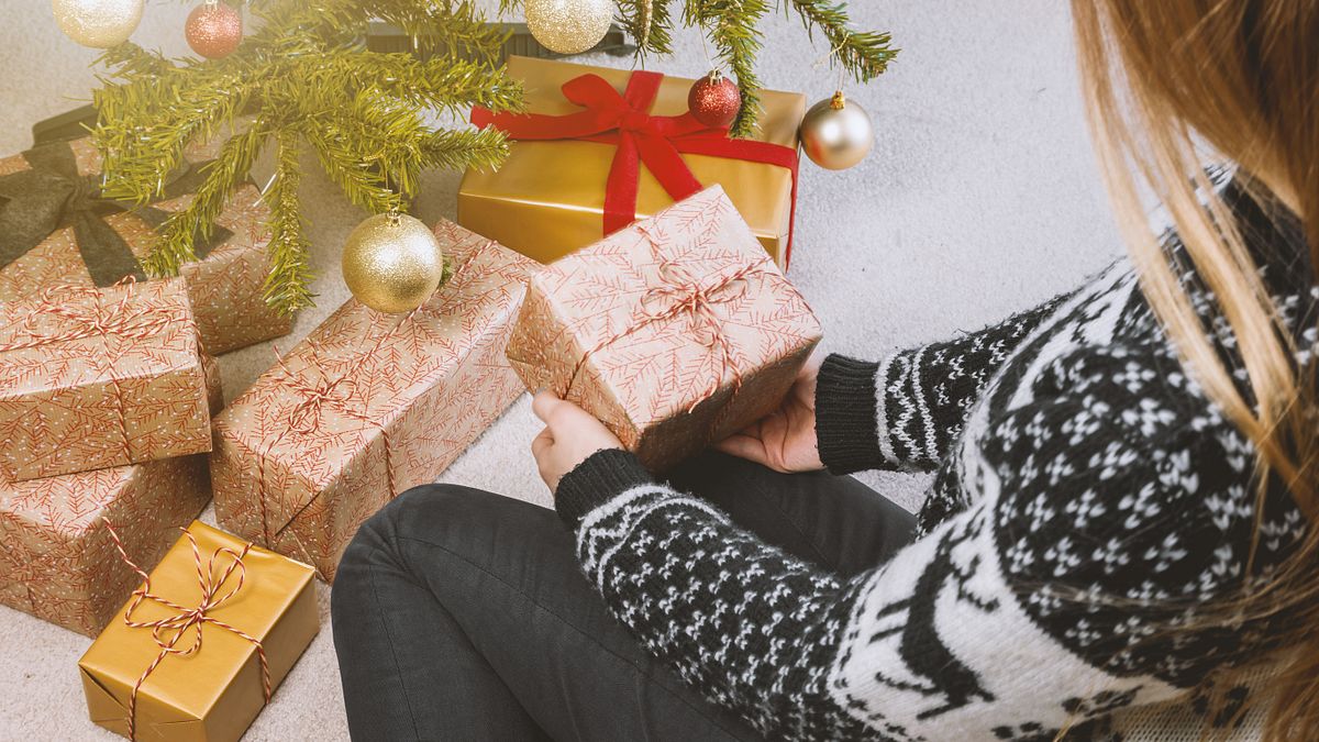 許多人會在聖誕節和朋友玩交換禮物,究竟哪些東西適合送禮呢?本文整理網友推薦的TOP10品項。(圖/取自stocksnap) 許多人會在聖誕節和朋友玩交換禮物,究竟哪些東西適合送禮呢?本文整理網友推薦的TOP10品項。(圖/取自stocksnap)