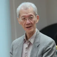 台湾大学政治学科の明居正名誉教授は「動くべき時に動き、メスを入れるべき時にメスを入れる」と表現し、米中は首脳会談後も、科学技術、経済・貿易、安全保障、そして地域問題において、それぞれ独自の政策を推進していくと指摘した。(柯承恵撮影) 台湾大学政治学科の明居正名誉教授は「動くべき時に動き、メスを入れるべき時にメスを入れる」と表現し、米中は首脳会談後も、科学技術、経済・貿易、安全保障、そして地域問題において、それぞれ独自の政策を推進していくと指摘した。(柯承恵撮影)