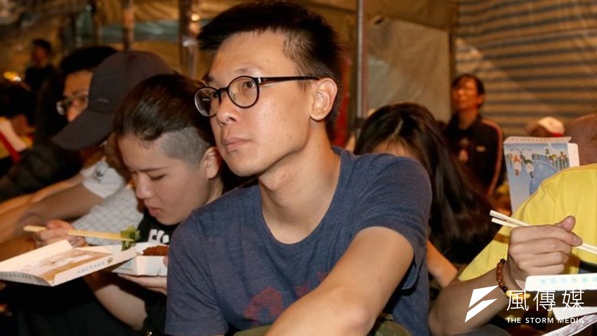 318學運落幕,領導人林飛帆等紛紛收到警方傳票,圖為林飛帆9日參加立院外的人民會議活動。(吳逸驊攝) 318學運落幕,領導人林飛帆等紛紛收到警方傳票,圖為林飛帆9日參加立院外的人民會議活動。(吳逸驊攝)