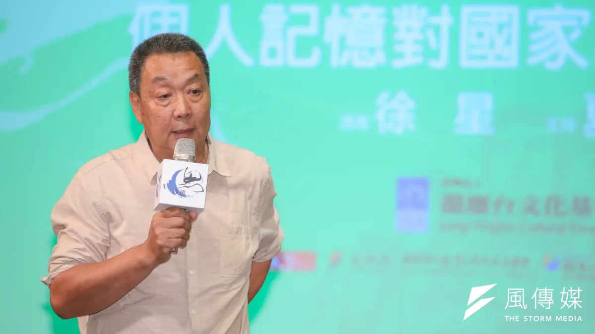 龍應台文化基金會舉辦的思沙龍,今(21)日以「個人記憶對國家記憶的抵抗」為題,邀請徐星來台分享他如何用鏡頭,拍出跳脫國家記憶框架的文革記憶。(陳明仁攝)