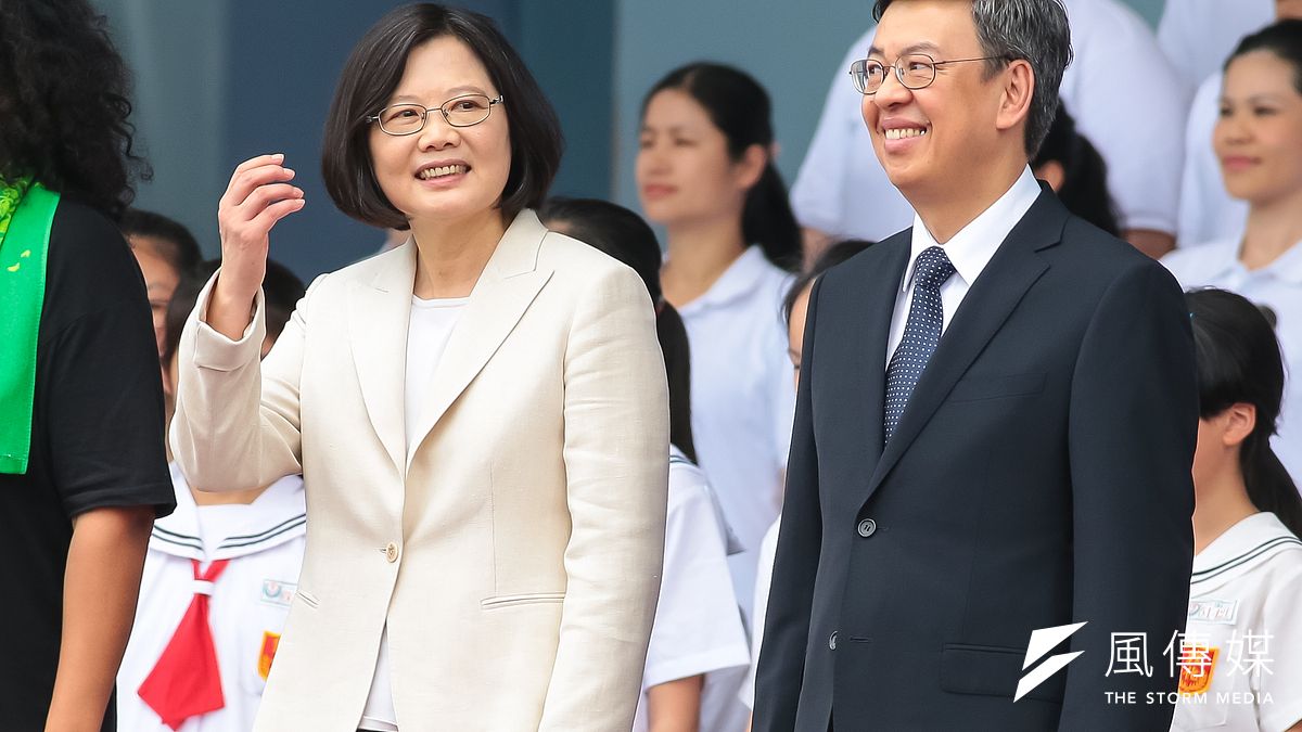 五二0就職壓軸,蔡英文總統、副總統陳建仁一同上台參與美麗島大合唱。(顏麟宇攝) 五二0就職壓軸,蔡英文總統、副總統陳建仁一同上台參與美麗島大合唱。(顏麟宇攝)