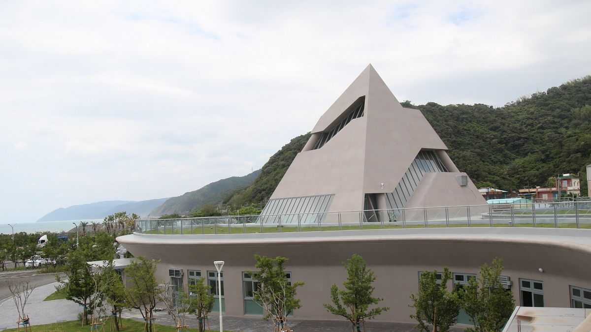 臺東縣政府投入3.1億元規劃興建的南迴驛工程部分完工,縣長饒慶鈴前往視察,期盼能帶動地方觀光與產業(圖/臺東縣政府建設處提供) 臺東縣政府投入3.1億元規劃興建的南迴驛工程部分完工,縣長饒慶鈴前往視察,期盼能帶動地方觀光與產業(圖/臺東縣政府建設處提供)