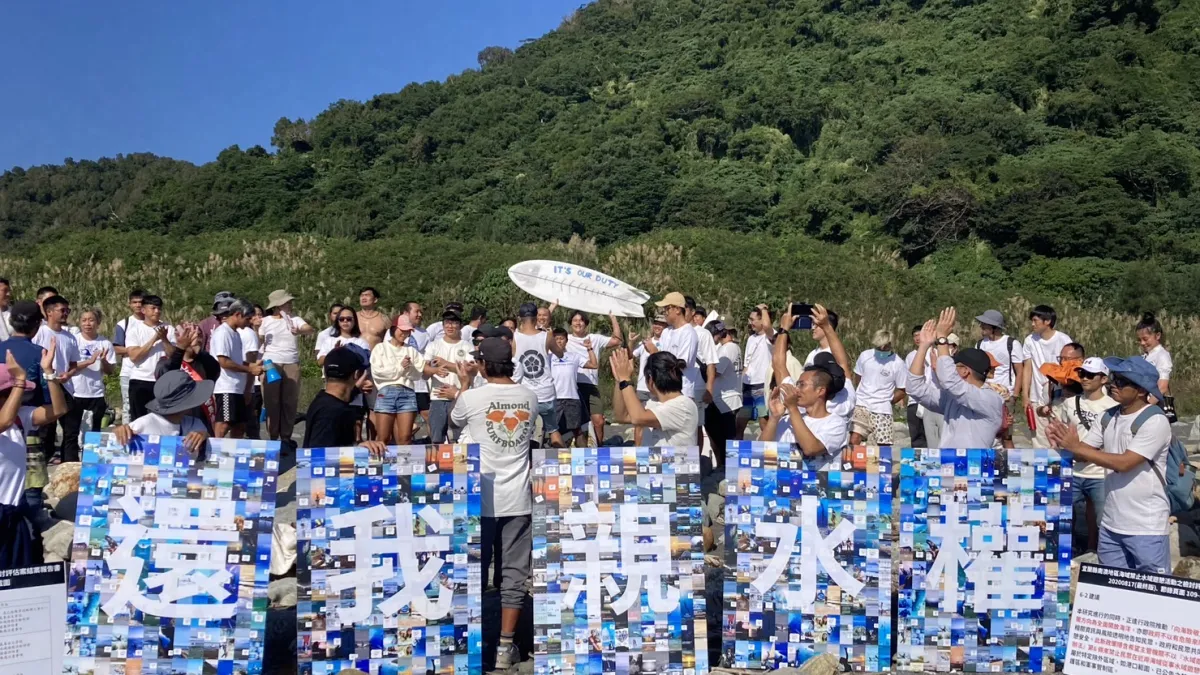 百餘衝浪愛好者的訴求,希望開放神秘沙灘等區域的水域活動。(圖/邱中宏提供)