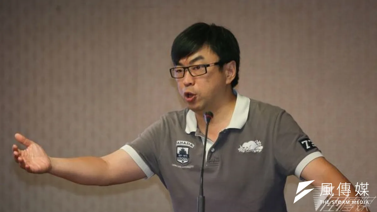 民進黨立委段宜康2日舉行記者會,痛批衛福部早在十月上旬就知到頂新其他油品有問題,卻遲遲在十月下旬才下架。(資料照/余志偉攝)