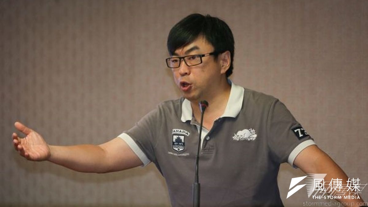 民進黨立委段宜康2日舉行記者會,痛批衛福部早在十月上旬就知到頂新其他油品有問題,卻遲遲在十月下旬才下架。(資料照/余志偉攝) 民進黨立委段宜康2日舉行記者會,痛批衛福部早在十月上旬就知到頂新其他油品有問題,卻遲遲在十月下旬才下架。(資料照/余志偉攝)