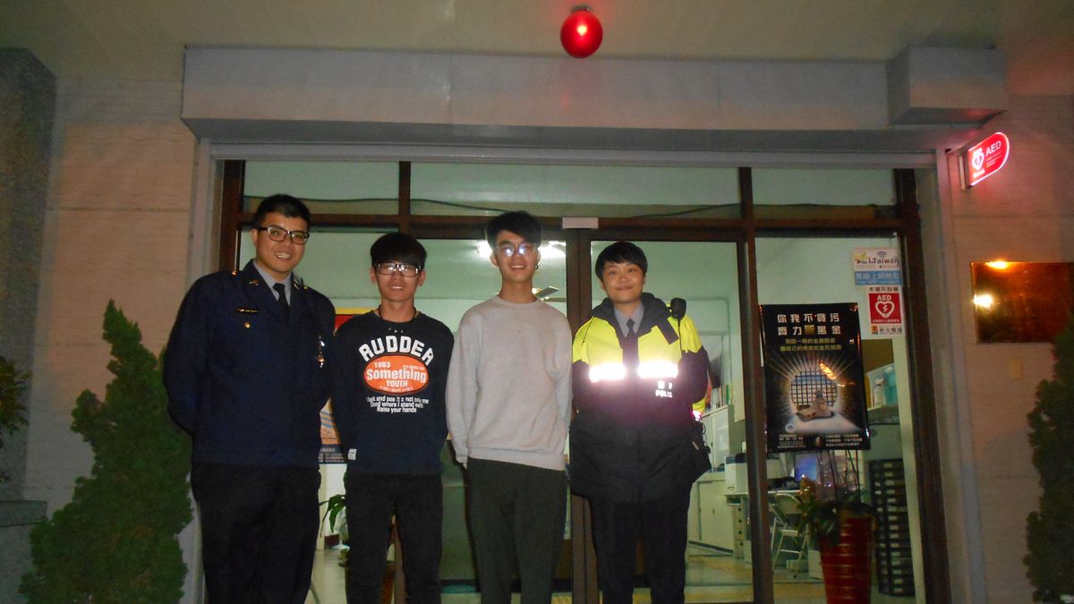 男大生徒步環島 嘉警提供帳蓬熱心助圓夢 男大生徒步環島 嘉警提供帳蓬熱心助圓夢