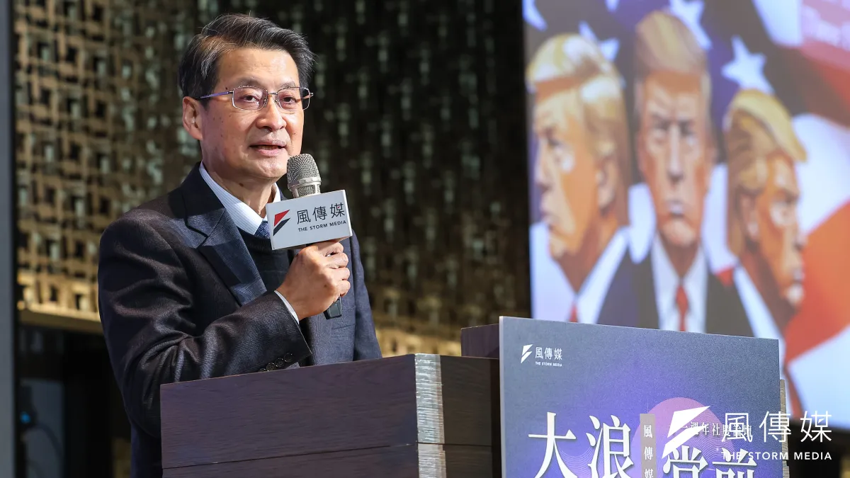 中研院院士吳玉山7日出席「大浪當前」論壇指出,面對中國對美國霸權的挑戰,川普則以高關稅作為武器,迫使貿易對手讓步。(顏麟宇攝)