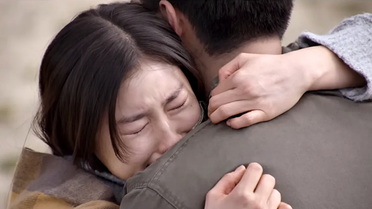 若是無法面對分離的事實,就會飽受孤寂的折磨,不如先好好回憶過去,沉浸悲傷一陣子。(示意圖非本人/翻攝自youtube) 若是無法面對分離的事實,就會飽受孤寂的折磨,不如先好好回憶過去,沉浸悲傷一陣子。(示意圖非本人/翻攝自youtube)