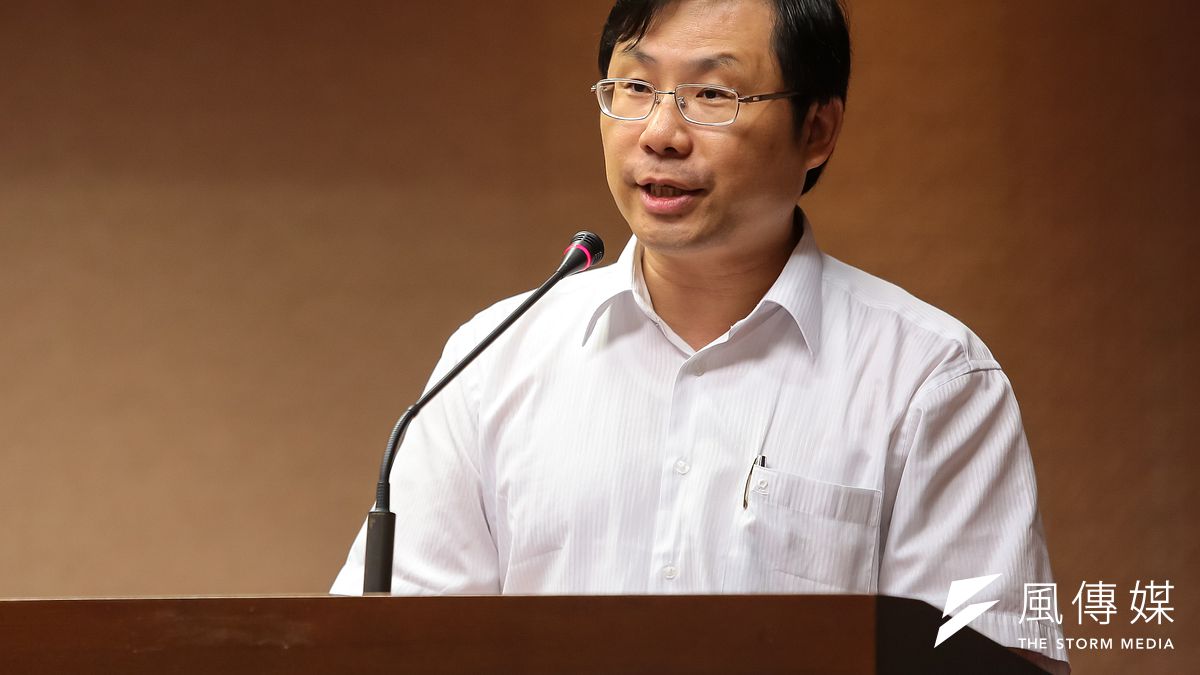 對於綠能屋頂方案中限制業者競標資格,遭批為「特許制」,能源局長林全能20日回應,業者資本額限制和整合規模50MW等限制,都可以再放寬。(資料照,顏麟宇攝) 對於綠能屋頂方案中限制業者競標資格,遭批為「特許制」,能源局長林全能20日回應,業者資本額限制和整合規模50MW等限制,都可以再放寬。(資料照,顏麟宇攝)