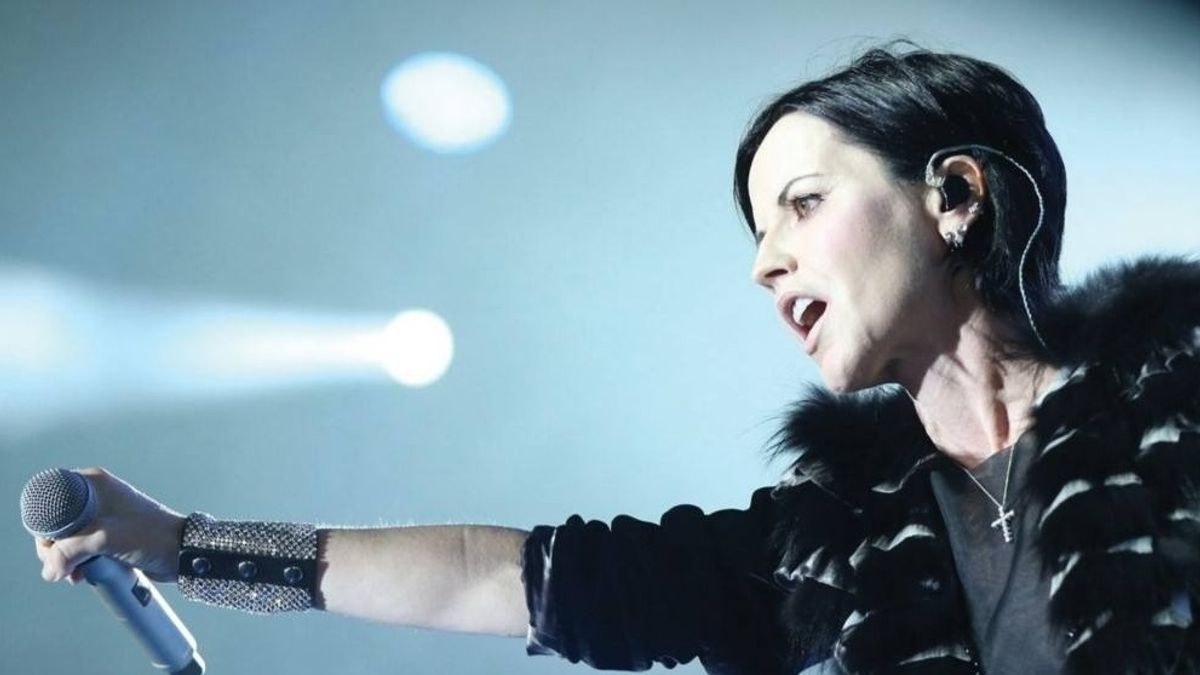 小紅莓樂團主唱Dolores O'Riordan於2018年意外離世(圖取自網路) 小紅莓樂團主唱Dolores O'Riordan於2018年意外離世(圖取自網路)