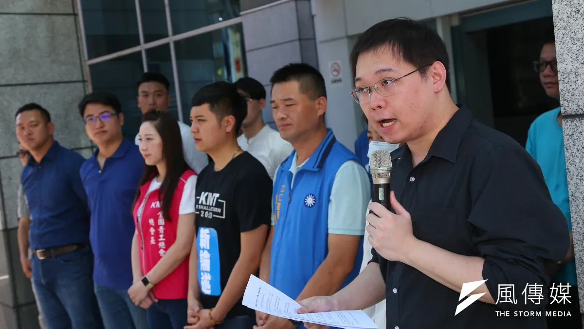 國民黨改革委員會青年組成員針對兩岸論述主張召開記者會。(顏麟宇攝)