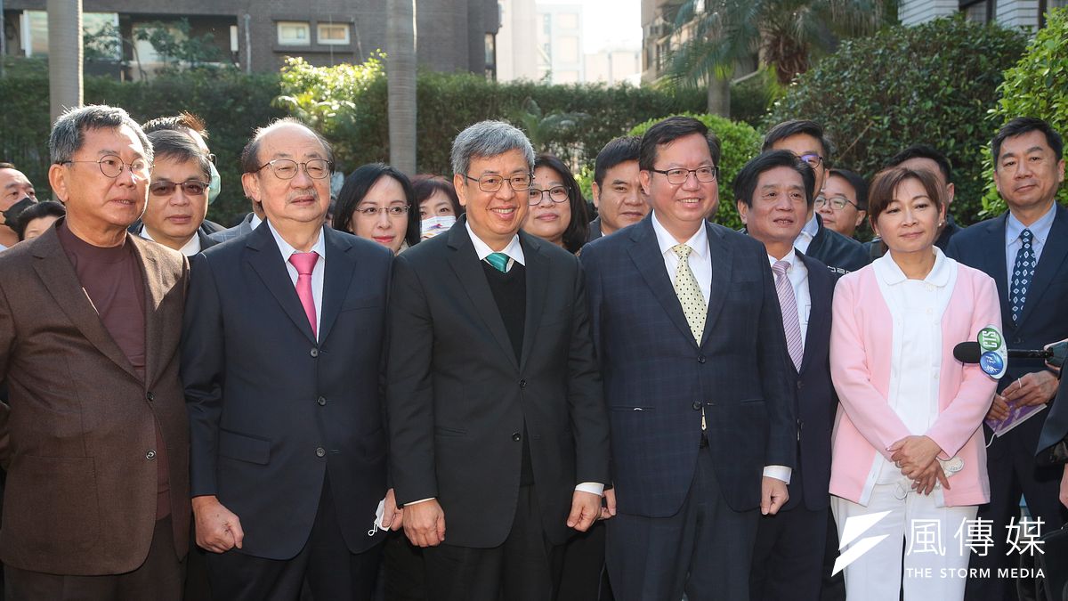 行政院長陳建仁(左三)、副院長鄭文燦(右四)。(資料照,顏麟宇攝) 行政院長陳建仁(左三)、副院長鄭文燦(右四)。(資料照,顏麟宇攝)