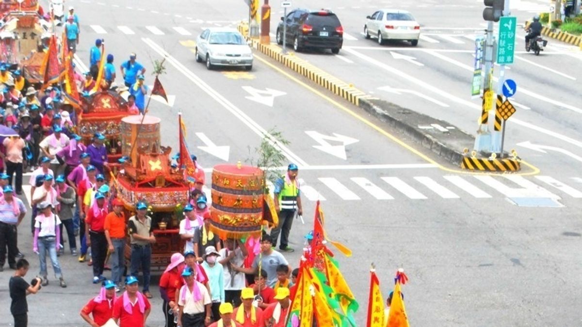 遶境大肚下堡 廿庄陣頭與鑾轎恭迎南瑤宮媽祖 遶境大肚下堡 廿庄陣頭與鑾轎恭迎南瑤宮媽祖