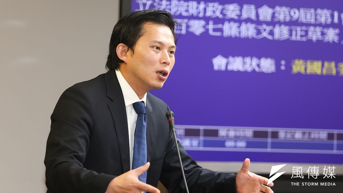 黃國昌發文表示,已趕工完成《立法院職權行使法》草案,黨團大會後將正式提案。(陳明仁攝) 黃國昌發文表示,已趕工完成《立法院職權行使法》草案,黨團大會後將正式提案。(陳明仁攝)