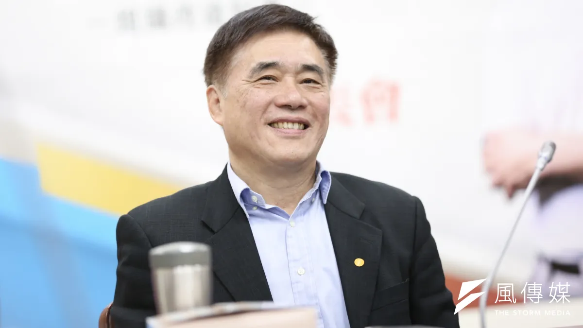 國民黨主席候選人郝龍斌(見圖)26日出席前立委呂學樟新書發表會,談及立委傅崑萁黨籍一案,郝龍斌表示國民黨「朋友要多、敵人要少」。(簡必丞攝)