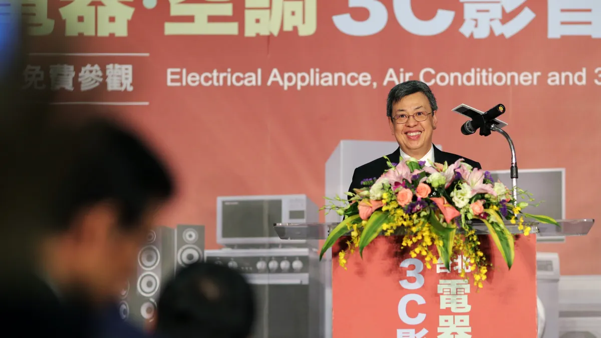 副總統陳建仁7日出席「第27屆台北電器空調3C影音大展」開幕式時表示,政府目前正在努力推動法規鬆綁,希望可以讓業界的資金、人才與技術做更好的發揮。(總統府提供)