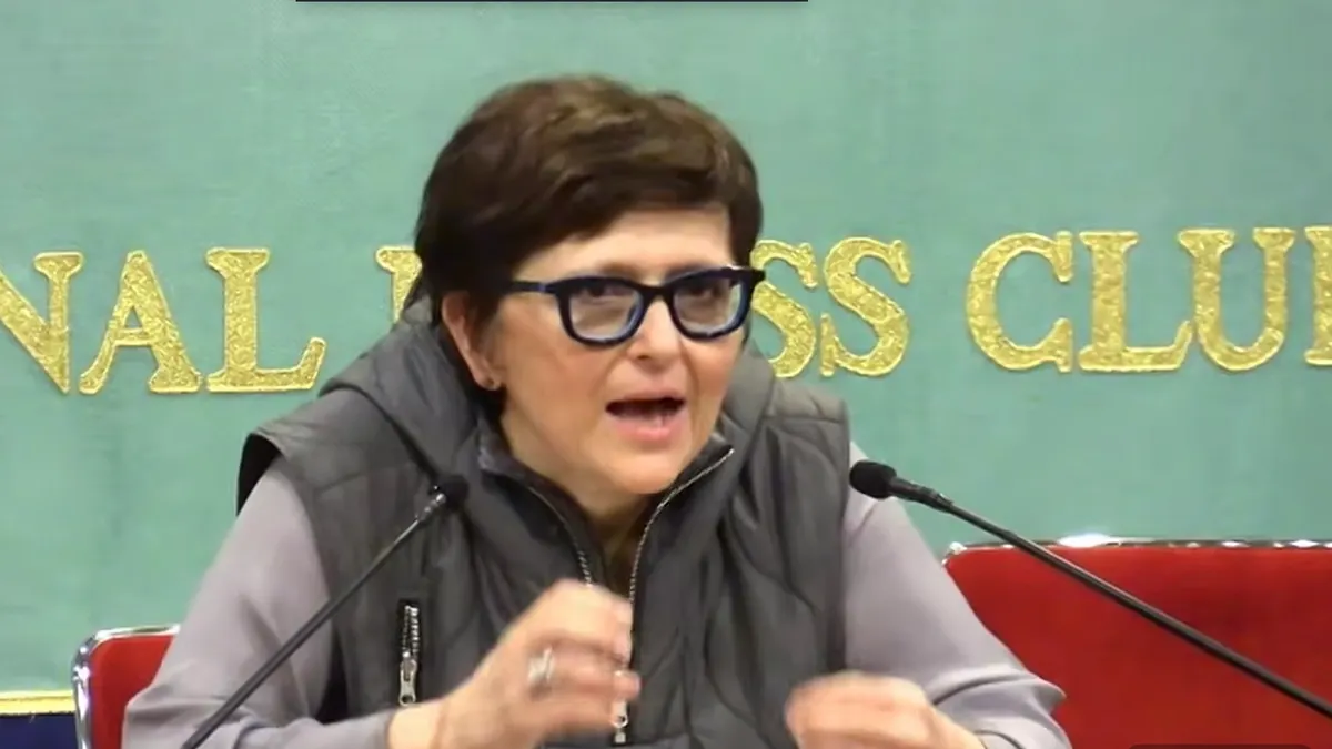 映画監督セピデ・ファルシさんが27日、都内で行われた『手に魂を込め、歩いてみれば』の記者会見に登壇し、作品に込めた思いや制作背景について語った。(写真/日本記者クラブ提供) 映画監督セピデ・ファルシさんが27日、都内で行われた『手に魂を込め、歩いてみれば』の記者会見に登壇し、作品に込めた思いや制作背景について語った。(写真/日本記者クラブ提供)